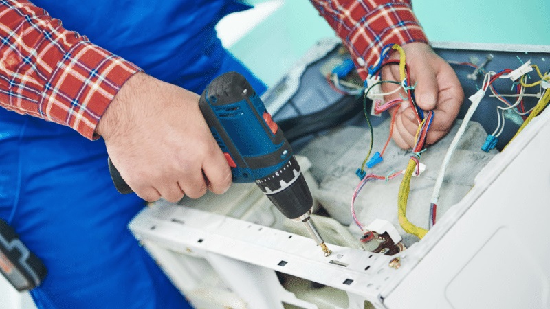 Erenler Hotpoint Hotpoint çamaşır makinesi kart tamiri – Su almama arızası orijinal parça ile giderildi. - Teknik servis örneği
